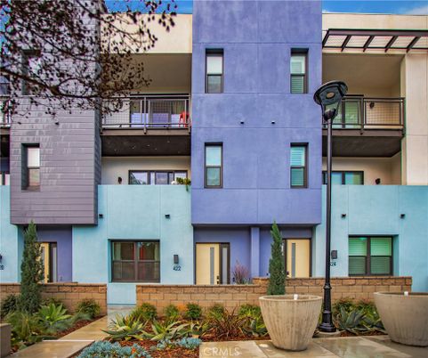 Exterior, Facade, Modern