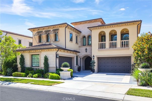 Attached, Exterior, Facade, Mediterranean