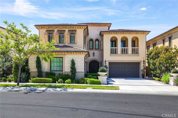 Attached, Exterior, Facade, Mediterranean
