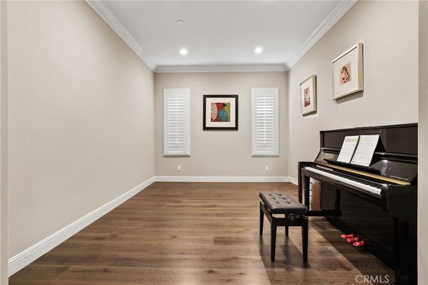 Interior, Piano, Recessed Lighting, Wood Texture Flooring