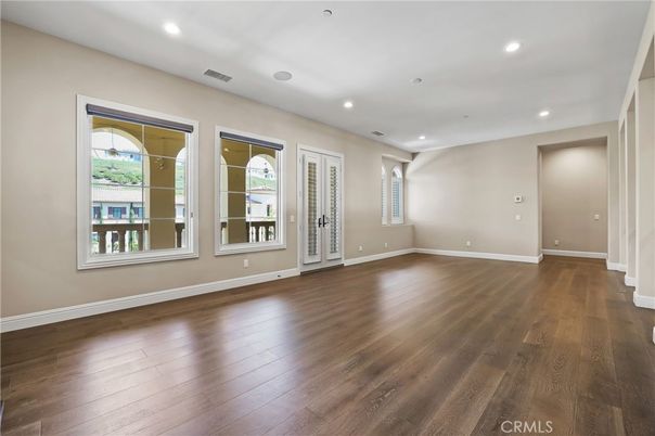 Empty room, Interior, Recessed Lighting, Wood Texture Flooring
