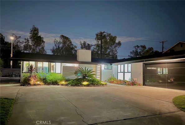 Exterior, Facade, Ranch