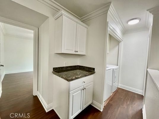 Interior, Washer, Wood Texture Flooring