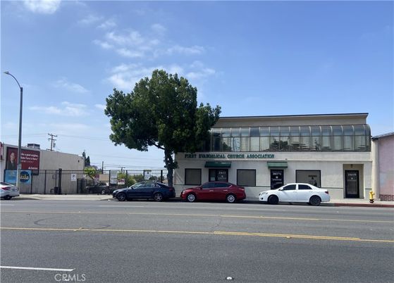 Exterior, Facade, Modern