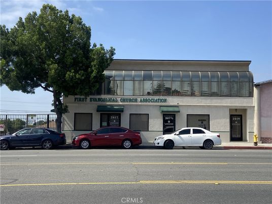 Exterior, Facade, Modern
