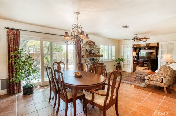 Chandelier, Dining room, Interior, Living room