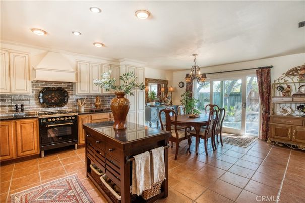 Dining room, Interior, Kitchen, Recessed Lighting