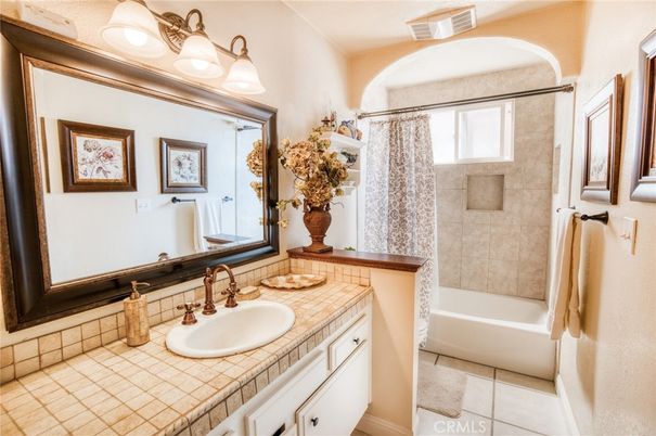 Bathroom, Interior, Tile Countertops