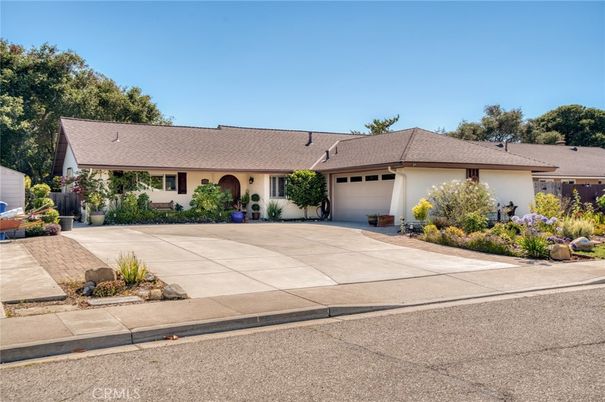 Attached, Exterior, Facade, Ranch