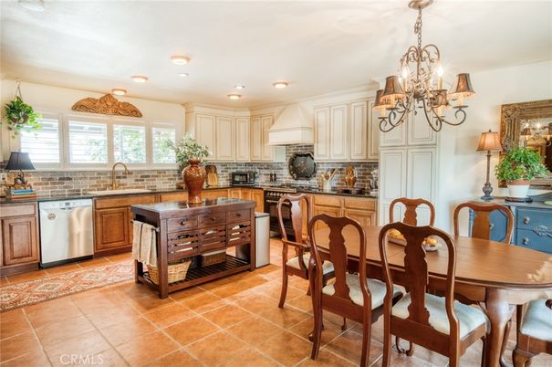 Chandelier, Dining room, Interior, Kitchen, Recessed Lighting, Stainless Steel Appliances