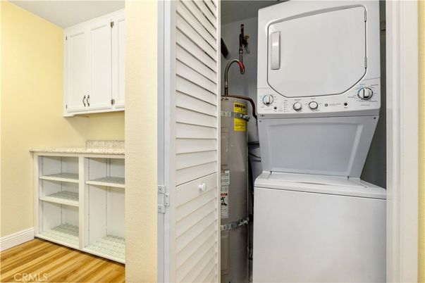 Interior, Utility Closets, Washer, Wood Texture Flooring