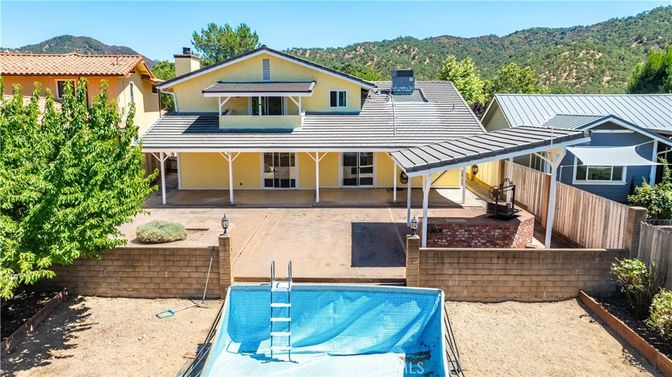 Exterior, Pool