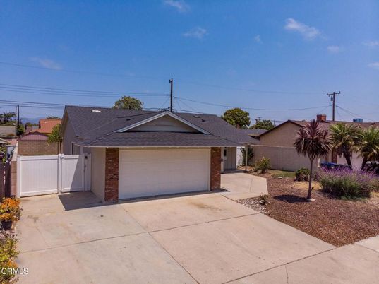 Attached, Exterior, Facade, Brick Facade, Ranch