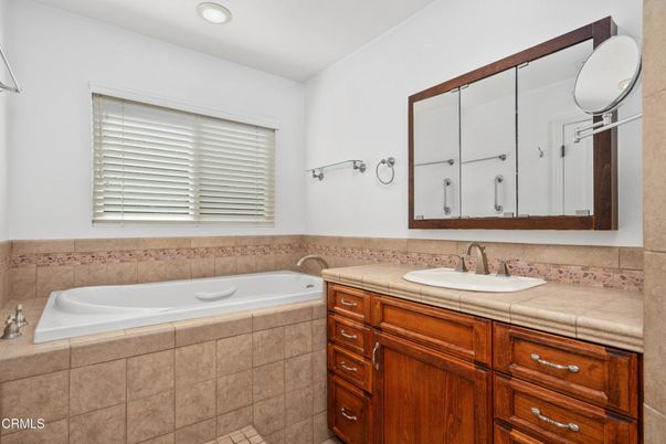 Bathroom, Interior, Recessed Lighting, Tile Countertops