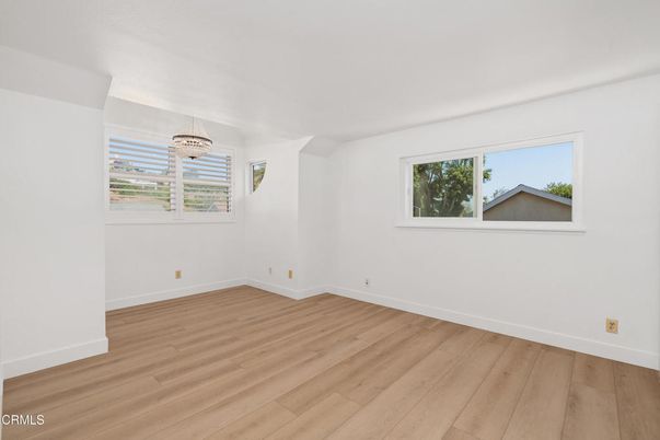 Chandelier, Empty room, Interior, Wood Texture Flooring