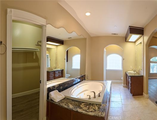 Bathroom, Dual Sink Vanities, Interior, Recessed Lighting