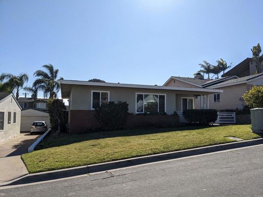 Exterior, Facade, Ranch