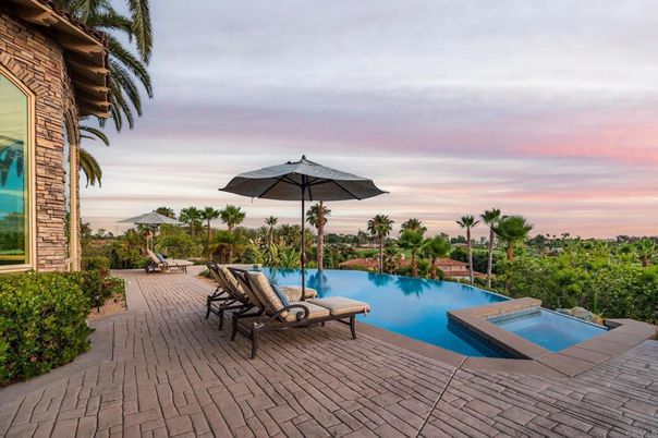 Exterior, Pool, Water