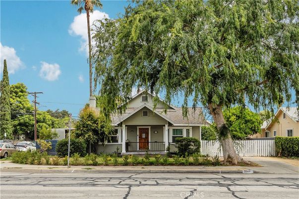 Exterior, Facade, Ranch