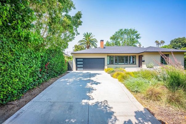 Attached, Exterior, Facade, Ranch