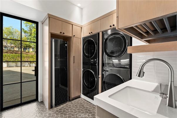 Interior, Kitchen, Recessed Lighting, Washer