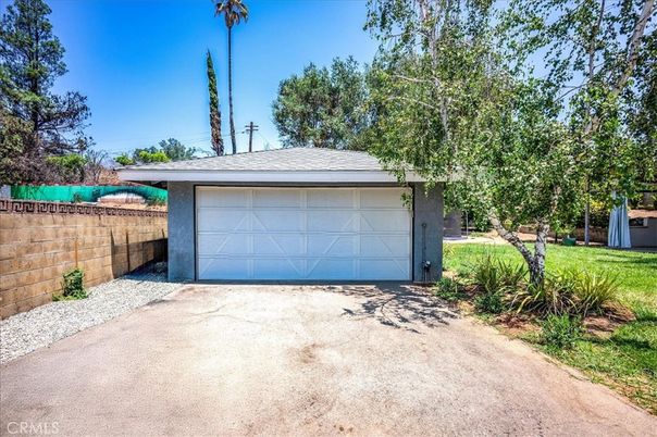 Detached Garage, Exterior