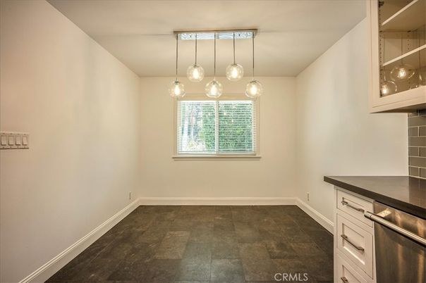 Empty room, Interior, Pendant Lights