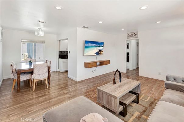 Chandelier, Dining room, Interior, Living room, Recessed Lighting, Wood Texture Flooring
