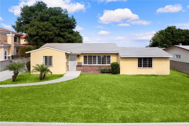 Backyard, Exterior, Facade, Ranch