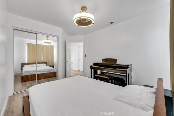 Bedroom, Interior, Piano, Wood Texture Flooring