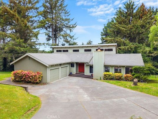 Attached, Exterior, Facade, Ranch