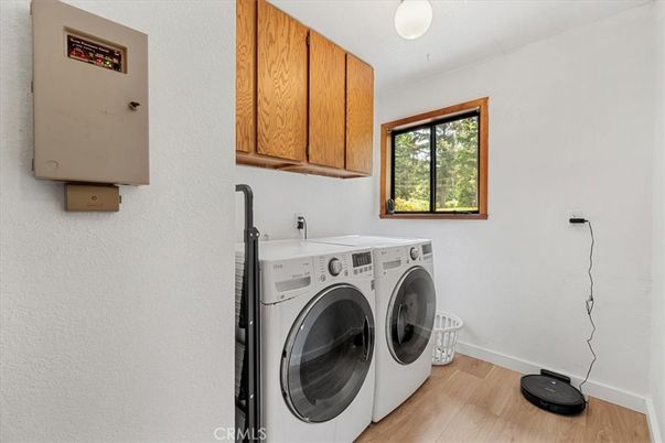 Interior, Washer, Wood Texture Flooring