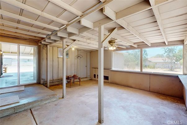 Empty room, Interior