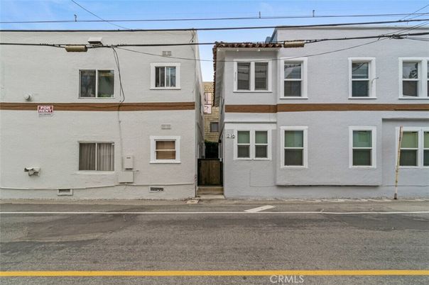 Exterior, Facade, Rowhouse
