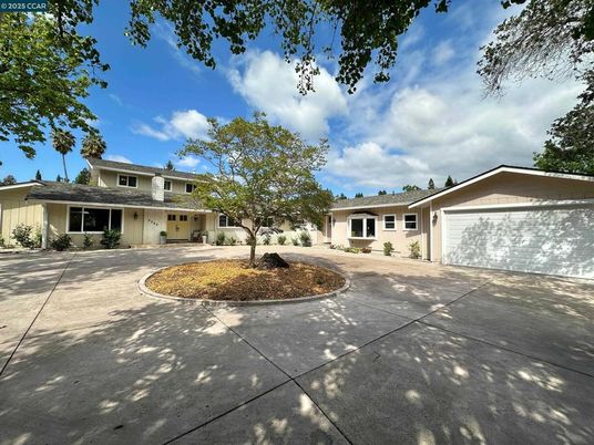 Backyard, Detached Garage, Exterior