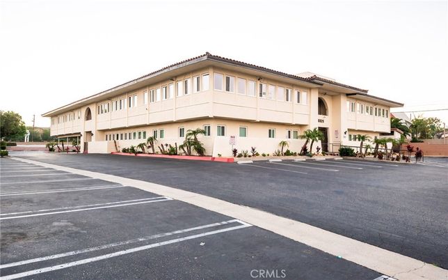 Attached, Exterior, Facade, Mediterranean