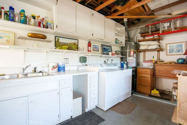 Interior, Washer, Wooden Beams