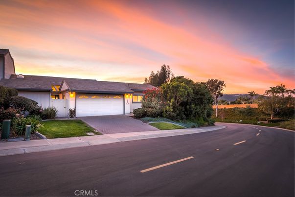 Attached, Exterior, Facade, Ranch
