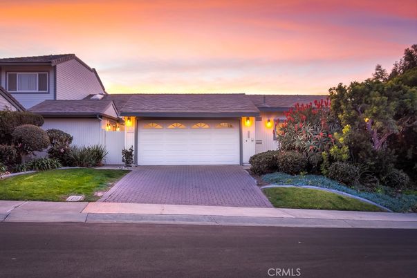 Attached, Exterior, Facade, Ranch