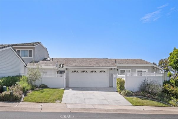 Attached, Exterior, Facade, Ranch