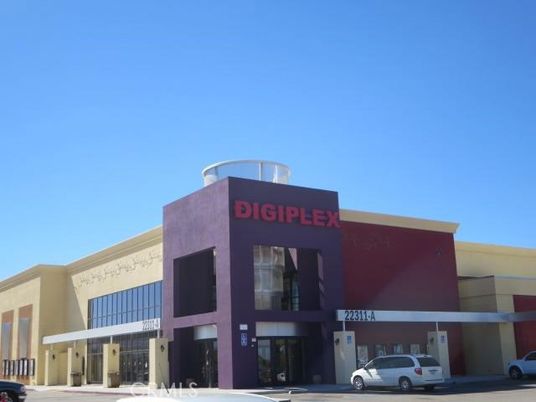 Exterior, Facade, Modern