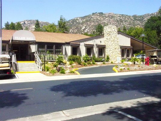 Exterior, Facade, Ranch