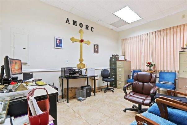 Home Office, Interior