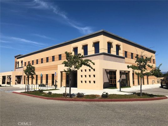 Attached, Exterior, Facade, Modern