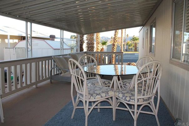 Dining room, Exterior