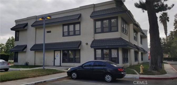 Exterior, Facade, Modern
