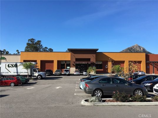 Exterior, Facade, Modern