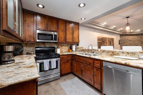 Interior, Kitchen, Pendant Lights, Recessed Lighting, Stainless Steel Appliances