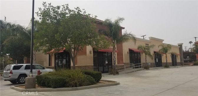 Exterior, Facade, Modern