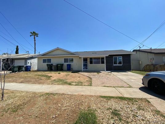 Exterior, Facade, Ranch